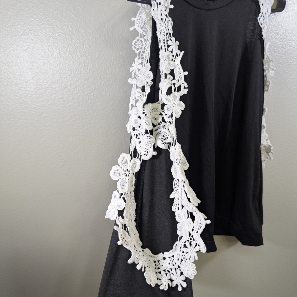 Elegant Black Lace Trim Women's Top - Picture 3 of 9